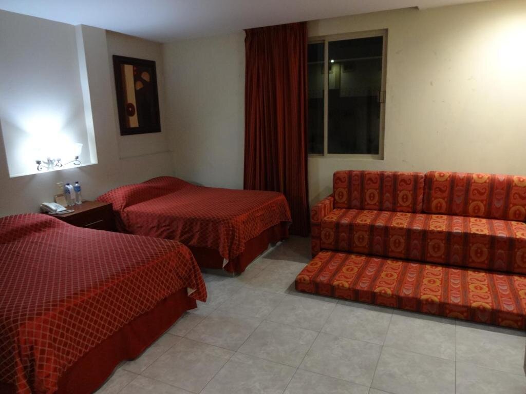 Standard quadruple chambre Hotel Mediterraneo
