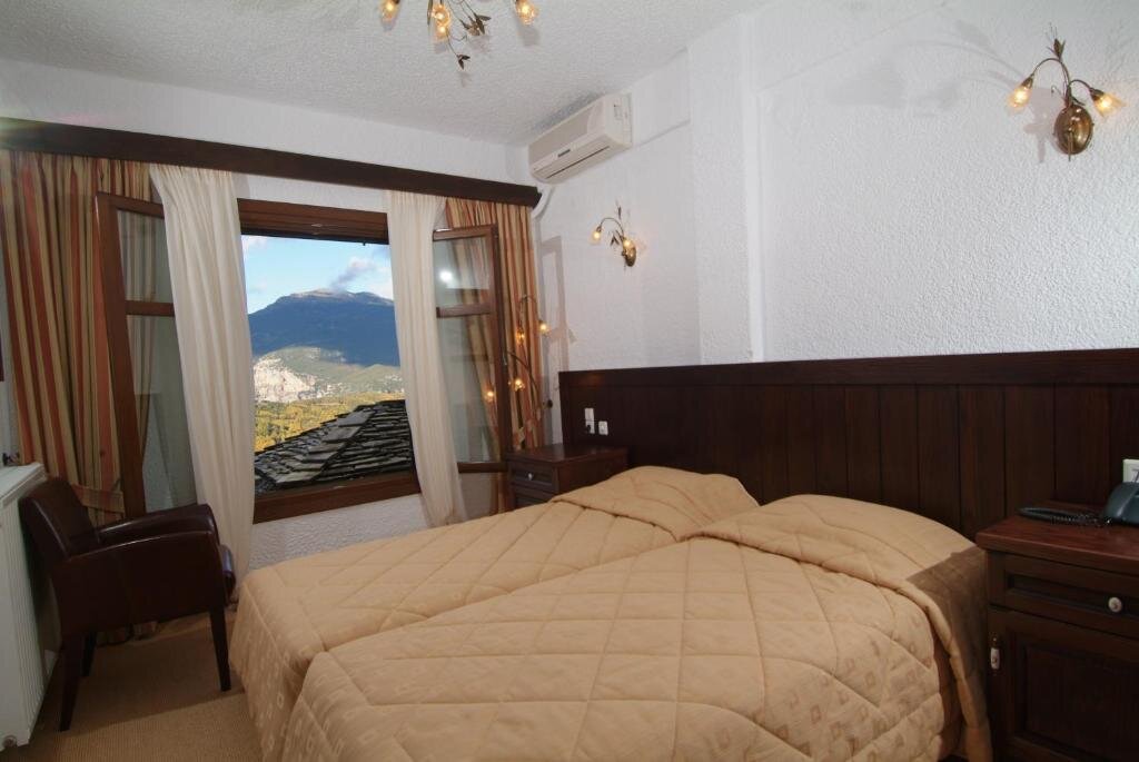 Standard Double room with mountain view Hotel Taxiarches