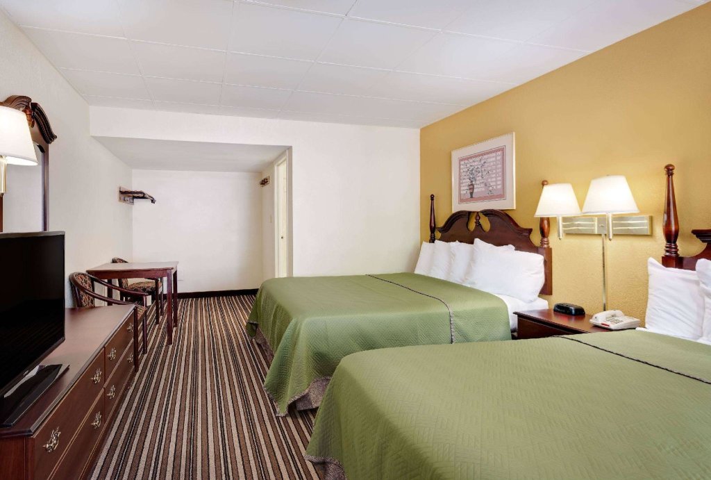 Standard Vierer Zimmer Travelodge by Wyndham Chambersburg