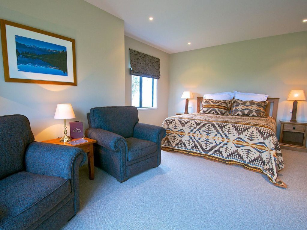 Deluxe room with mountain view Manakau Lodge