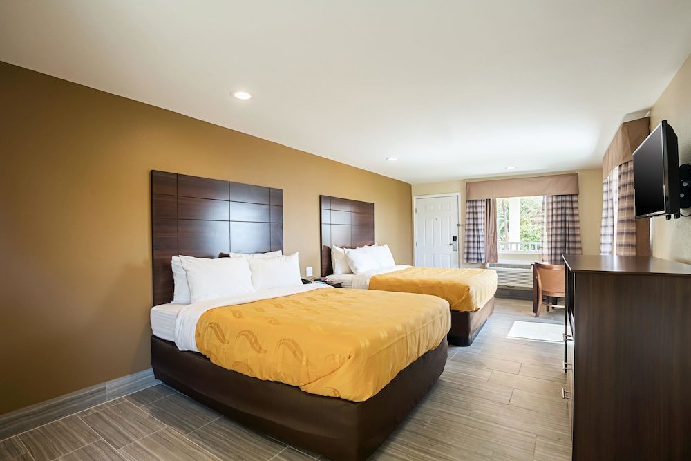 Standard Quadruple room Quality Inn Rockport on Aransas Bay