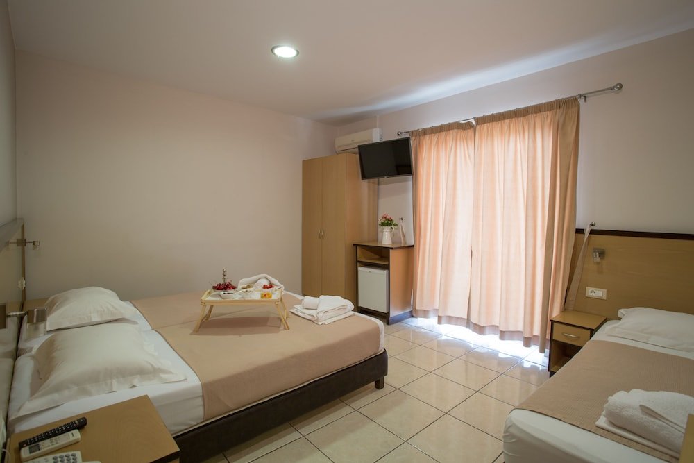 Deluxe Triple room with balcony Theofilos City Hotel