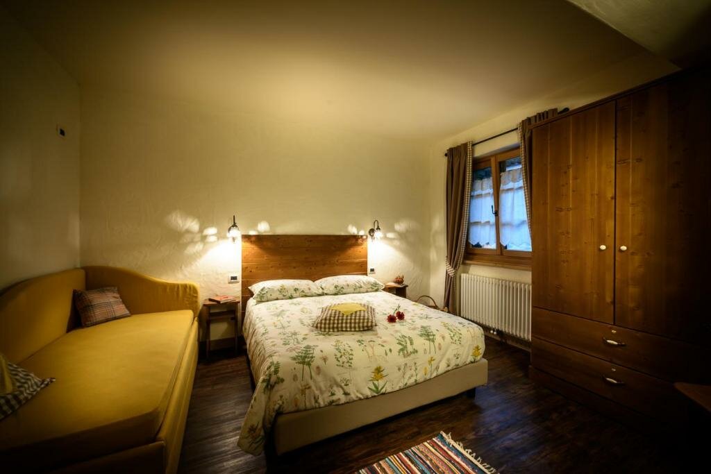Standard Triple room Ostello del Castello Tirano
