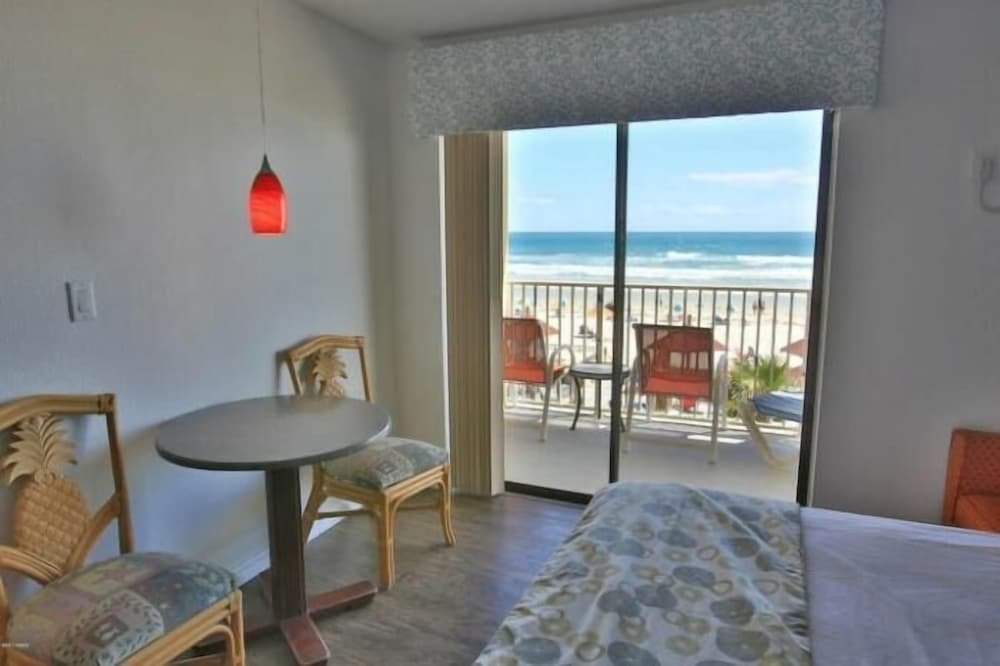 Habitación cuádruple Estándar con balcón y con vista al océano Daytona Dream Inn By AmeriVu