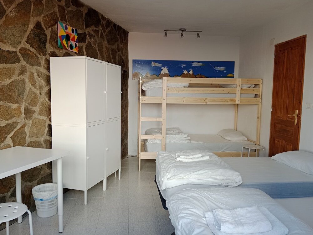 Кровать в общем номере La Palma Hostel by Pension Central