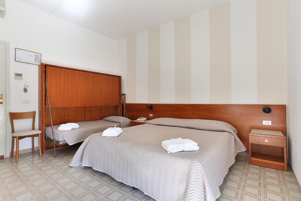 Standard quadruple chambre avec balcon et Vue mer Hotel Brunella