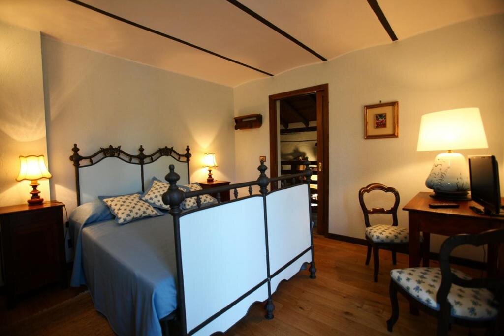 Standard Doppel Zimmer mit Balkon Il Vecchio Mulino di Bairo
