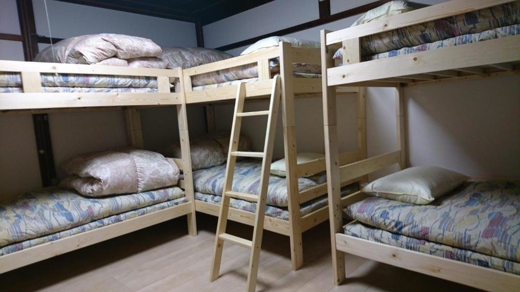Cama en dormitorio compartido (dormitorio compartido masculino) guest house komoriya