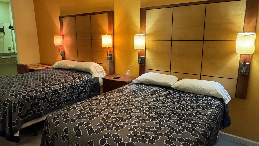 Standard Zimmer Executive Inn and Suites San Marcos