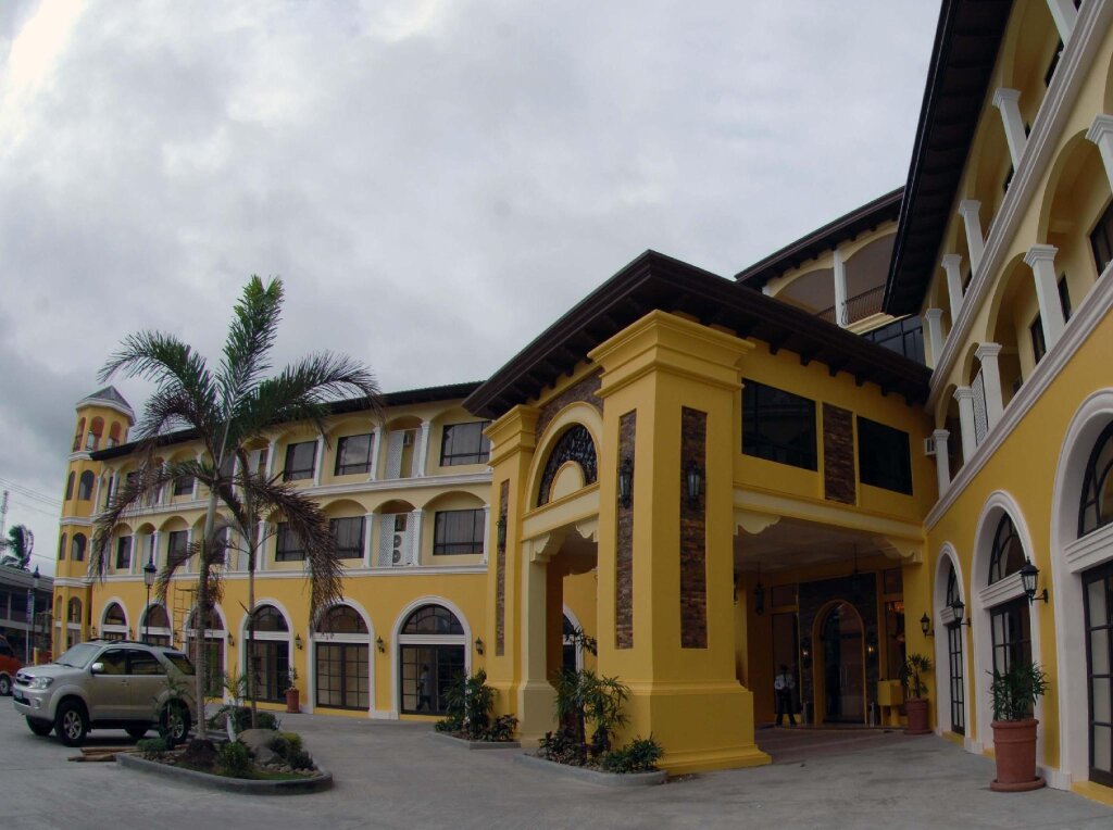 Полулюкс Planta Centro Bacolod Hotel & Residences