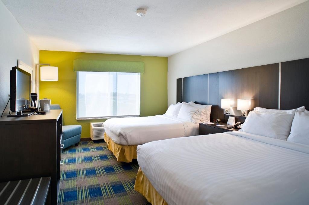Номер Standard Holiday Inn Express Hotel & Suites Vermillion, an IHG Hotel