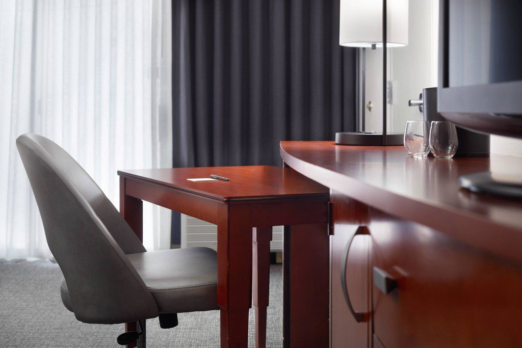 Suite doble 1 dormitorio Courtyard by Marriott Raleigh Midtown