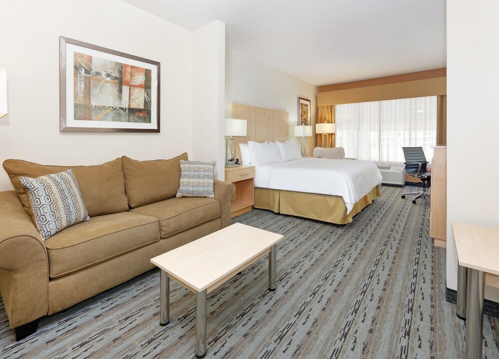 Люкс Holiday Inn Express & Suites San Antonio Brooks City Base, an IHG Hotel