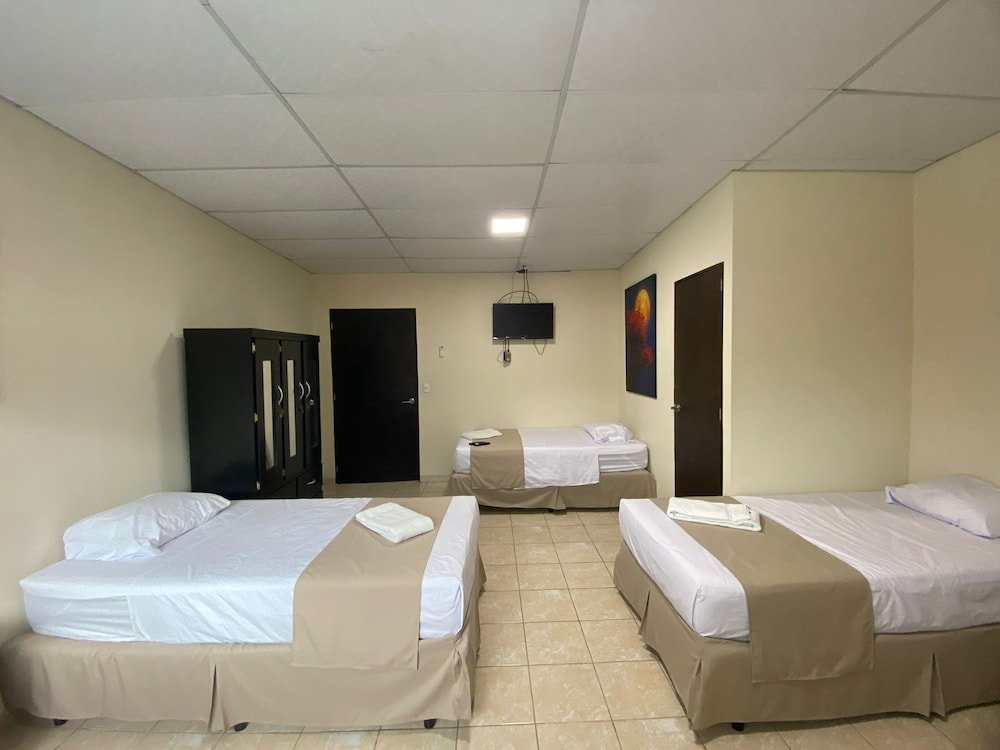 Habitación cuádruple Estándar Hotel La Capilla - Suites & Apartments San Benito