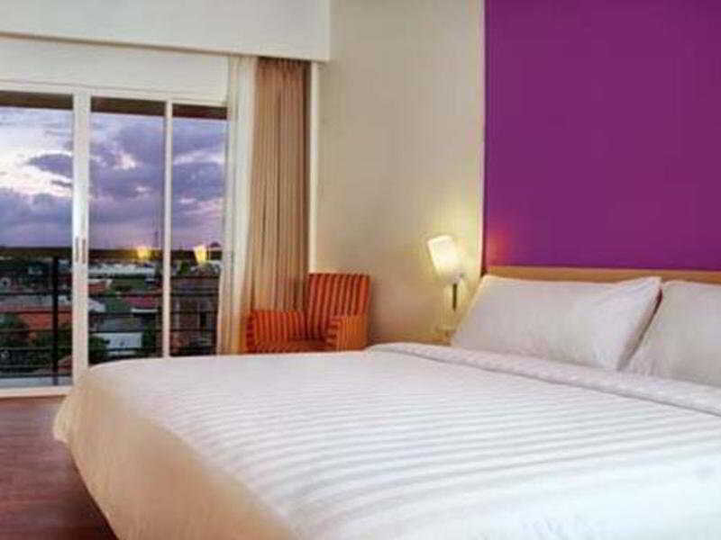 Номер Standard с балконом Quest Hotel Simpang Lima - Semarang by ASTON