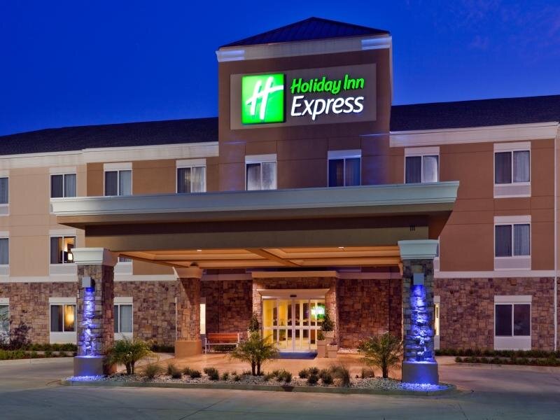 Кровать в общем номере Holiday Inn Express Atmore, an IHG Hotel
