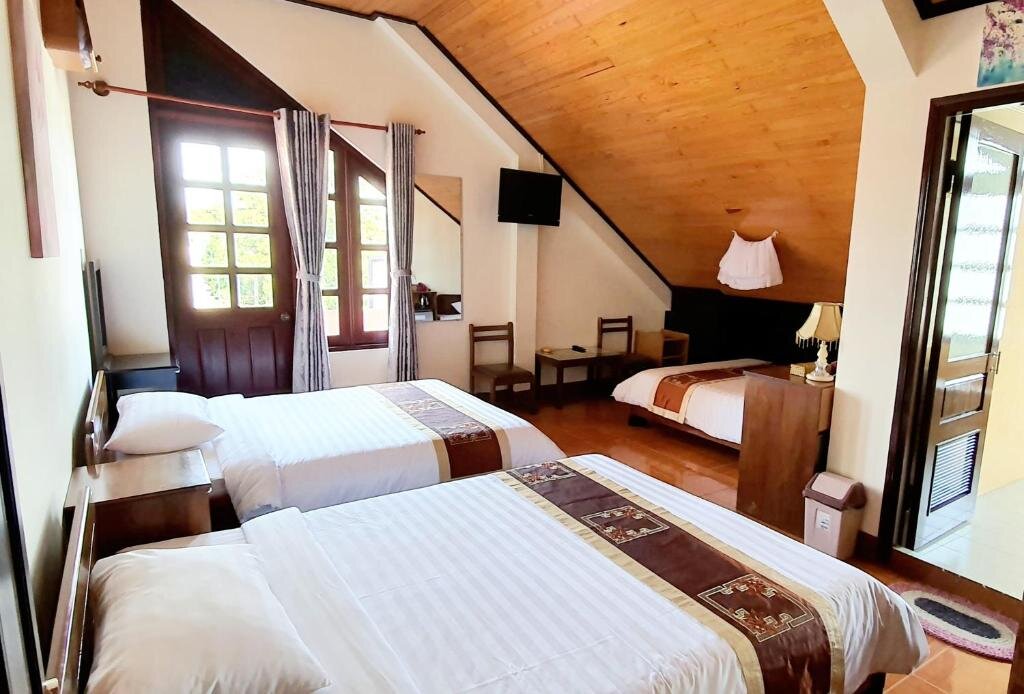Standard Triple room with balcony Villa Pink House