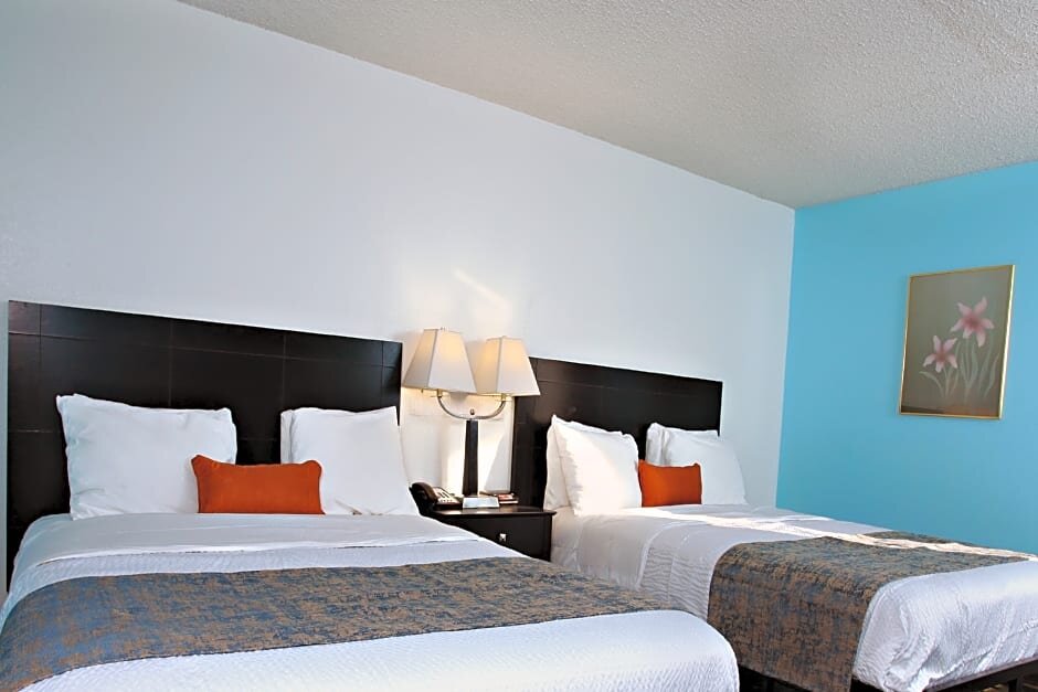 Comfort room Coratel Inn & Suites