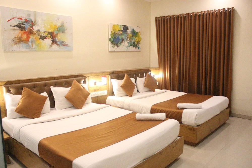 Luxury room Hotel Grandeur-Near Mumbai International Airport