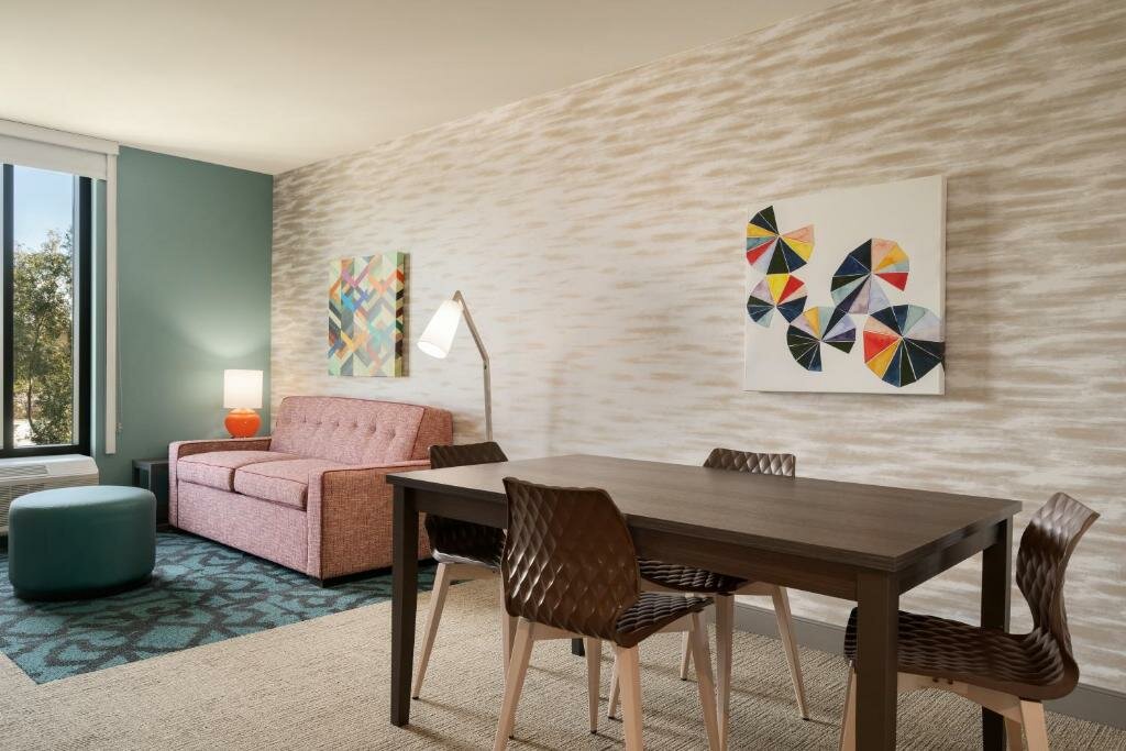Четырёхместный люкс c 1 комнатой Home2 Suites By Hilton Woodland Hills Los Angeles