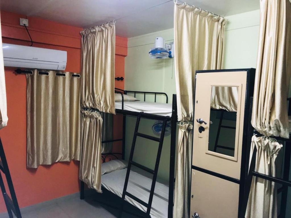Кровать в общем номере Ashirwad Guest House