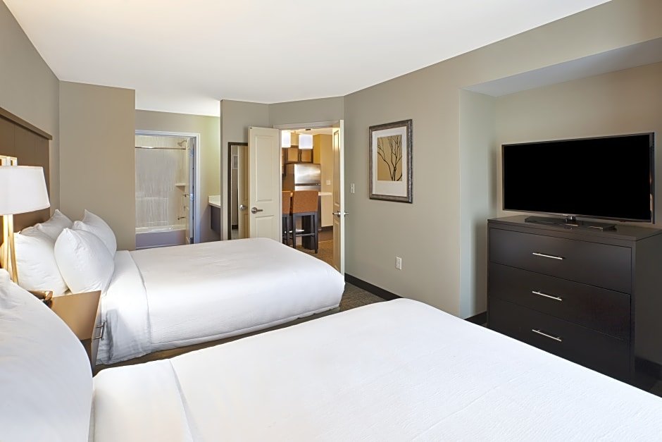 Четырёхместный люкс c 1 комнатой Staybridge Suites - Benton Harbor-St. Joseph, an IHG Hotel