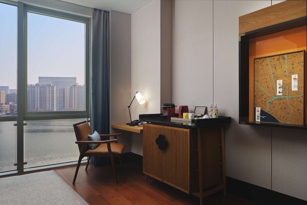Deluxe room with lake view Canopy By Hilton Hangzhou Jinsha Lake