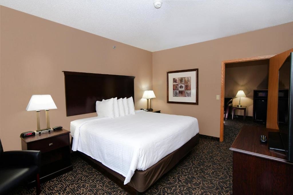 Executive Zimmer Cobblestone Inn & Suites - Denison Majestic Hills
