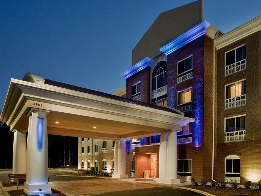 Studio Holiday Inn Express Hotel & Suites Raleigh SW NC State, an IHG Hotel