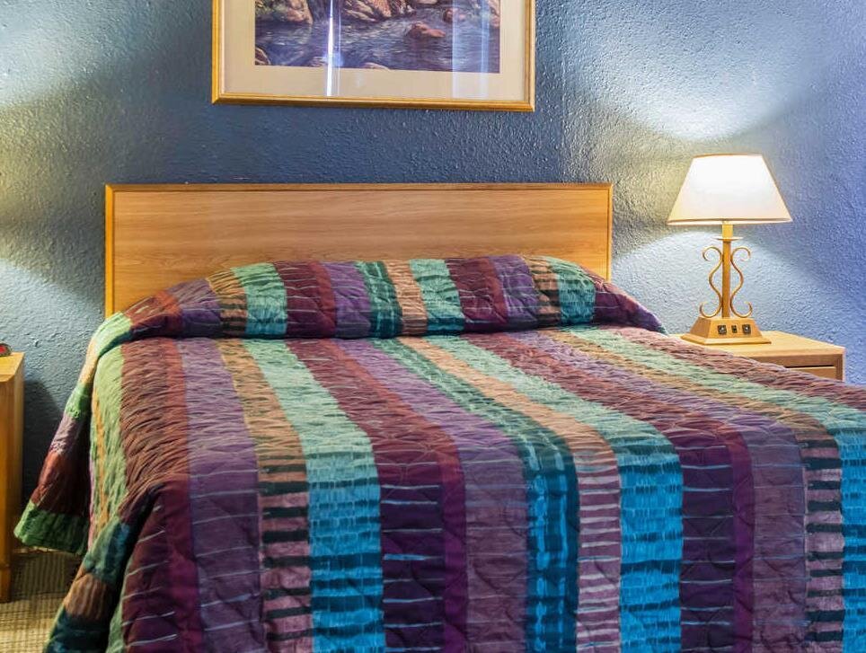 Люкс Rodeway Inn & Suites Colorado Springs