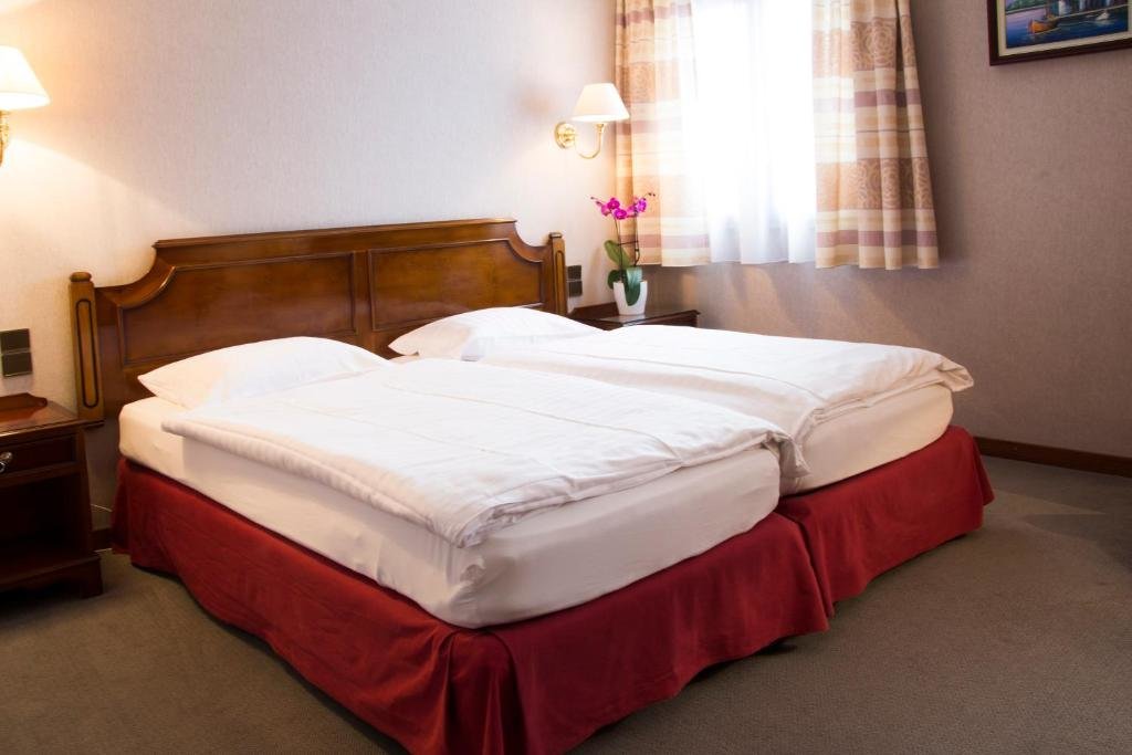 Standard Doppel Zimmer Hostellerie Saint Florent