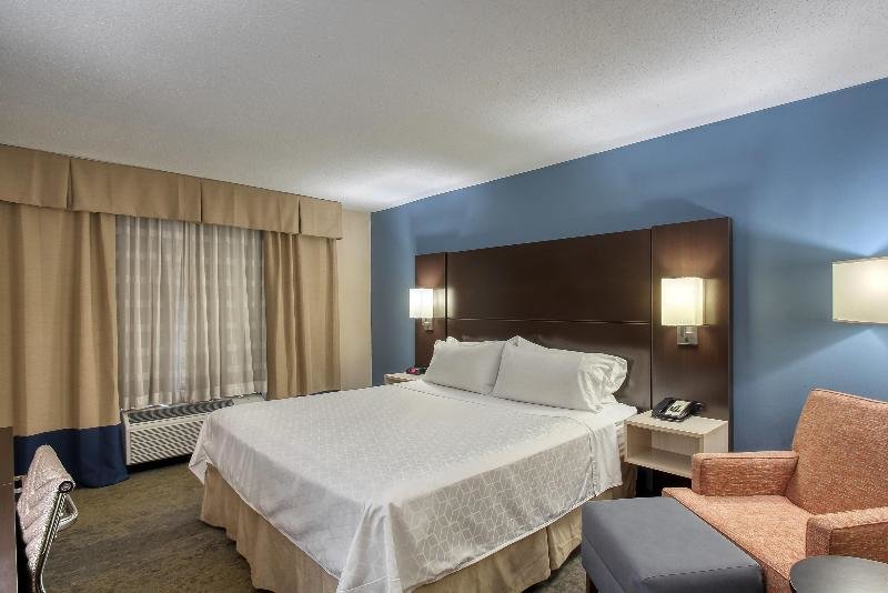 Двухместный номер Standard Holiday Inn & Suites Atlanta Airport North, an IHG Hotel