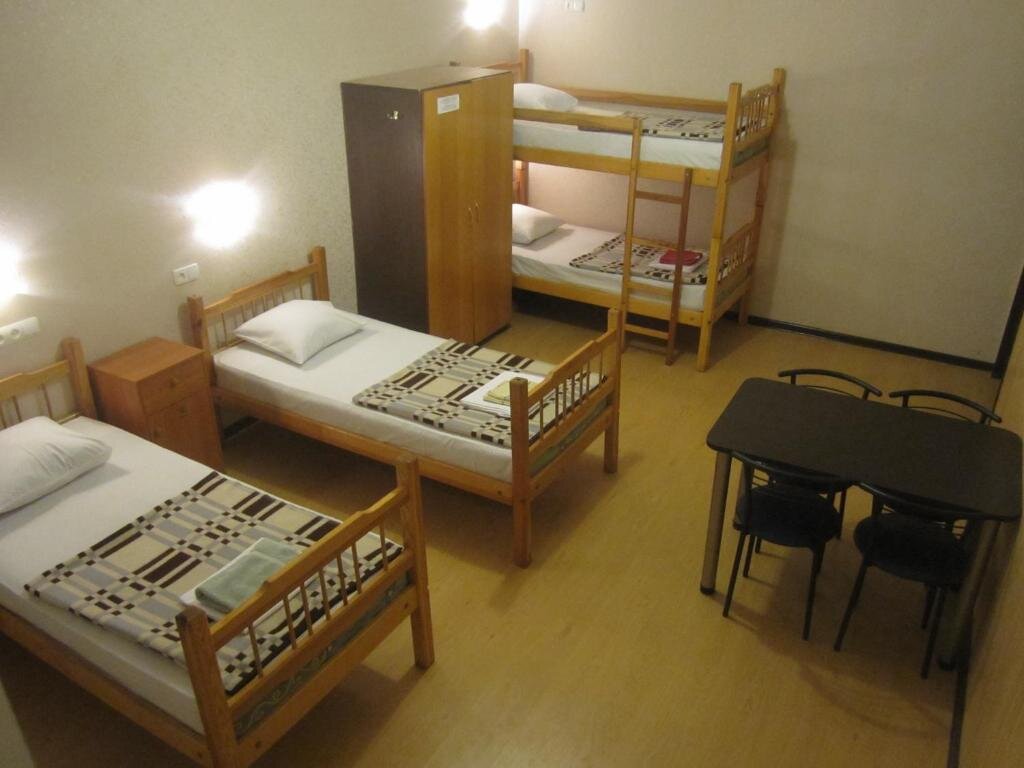 Кровать в общем номере Хостел Ярослав