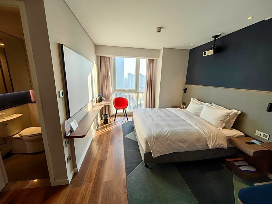 Standard Double room with lake view Holiday Inn Express Liyang Huafu, an IHG Hotel