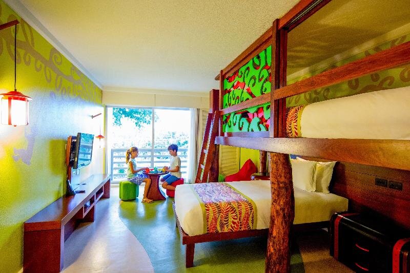 Люкс с 2 комнатами с видом на сад Holiday Inn Resort Vanuatu, an IHG Hotel