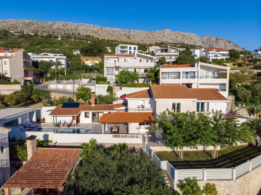 Вилла NEW! Seaview Villa MaToLi with heated 50sqm pool and 4 bedrooms, close to Split