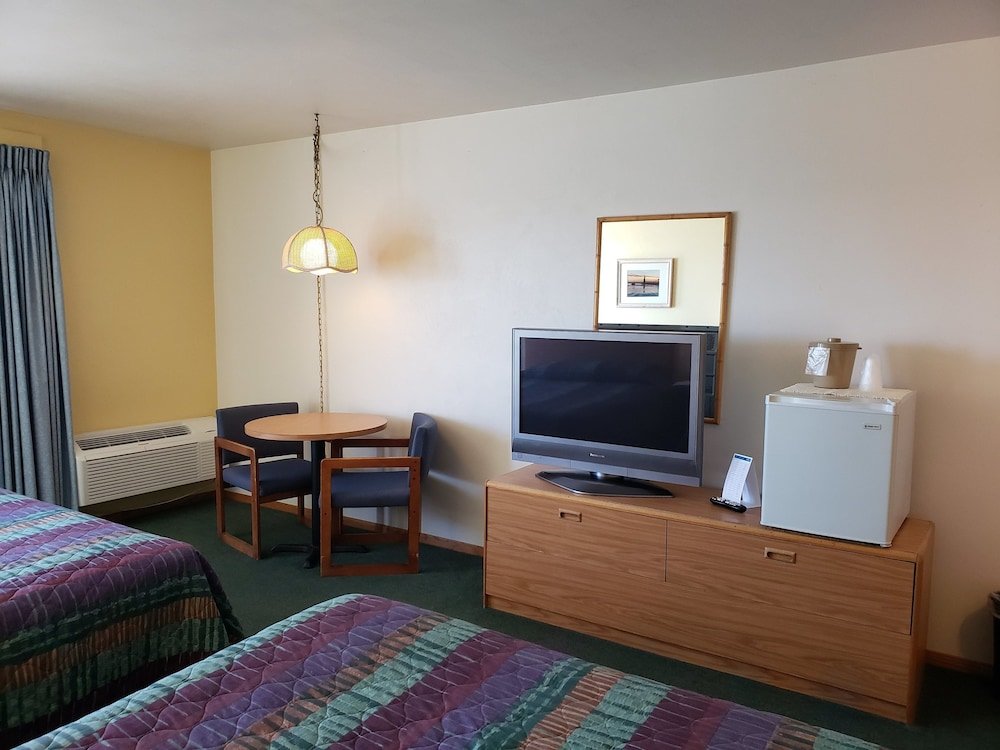 Deluxe Quadruple room with balcony Algoma Beach Motel