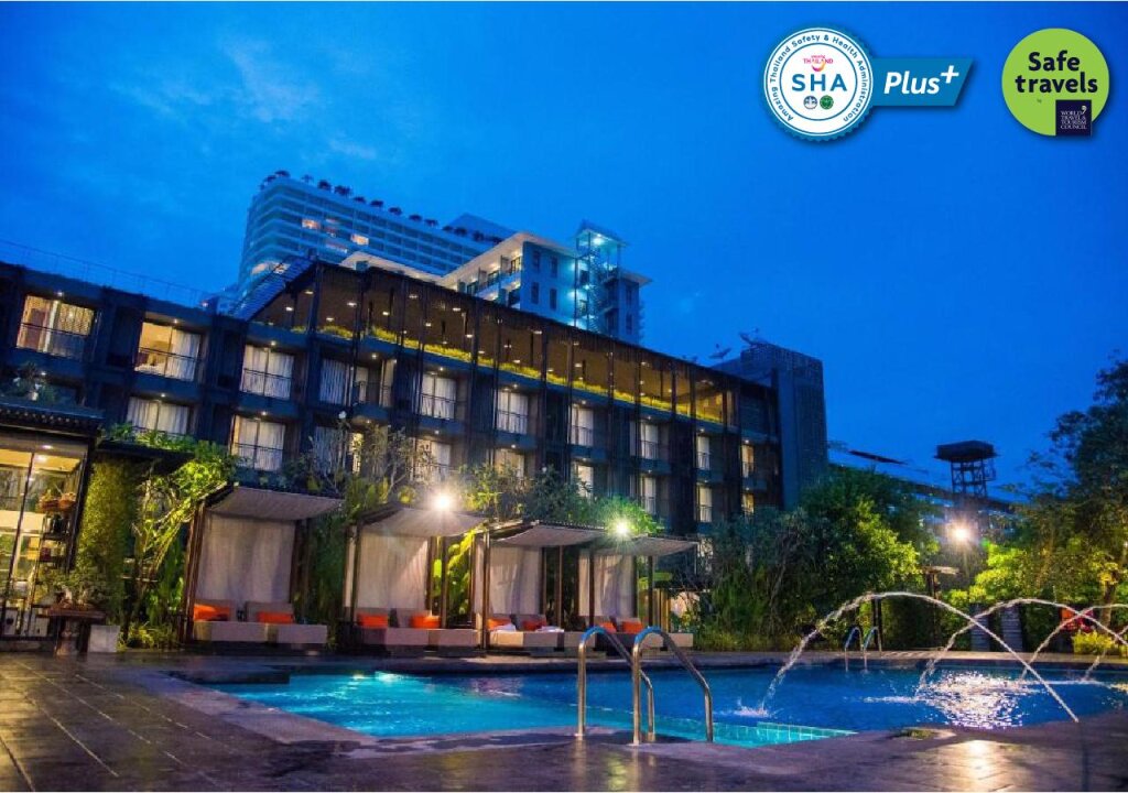 Люкс с видом на гавань Marine Beach Hotel Pattaya - SHA Plus
