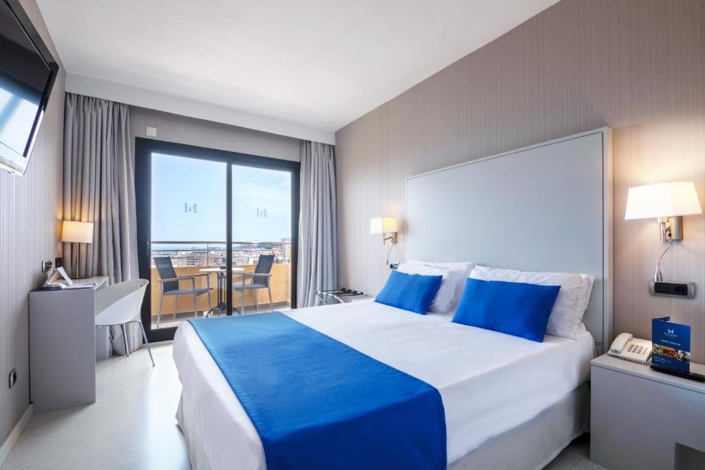 Bedroom Double room with balcony Isla Mallorca & Spa