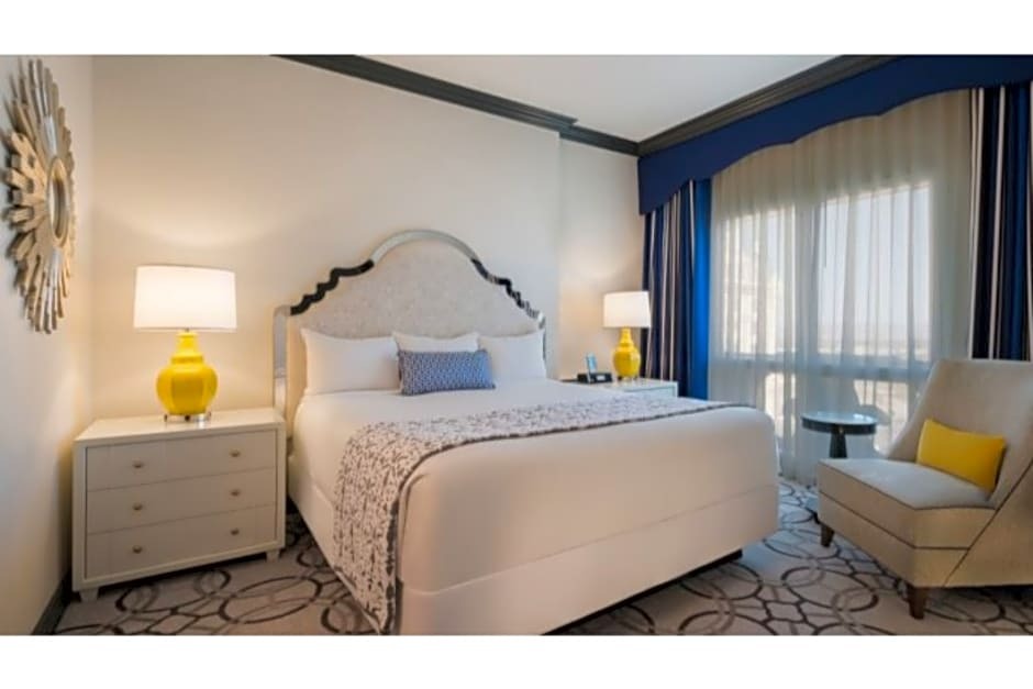 Paris, Las Vegas – Premium King Room with Eiffel/Fountain View