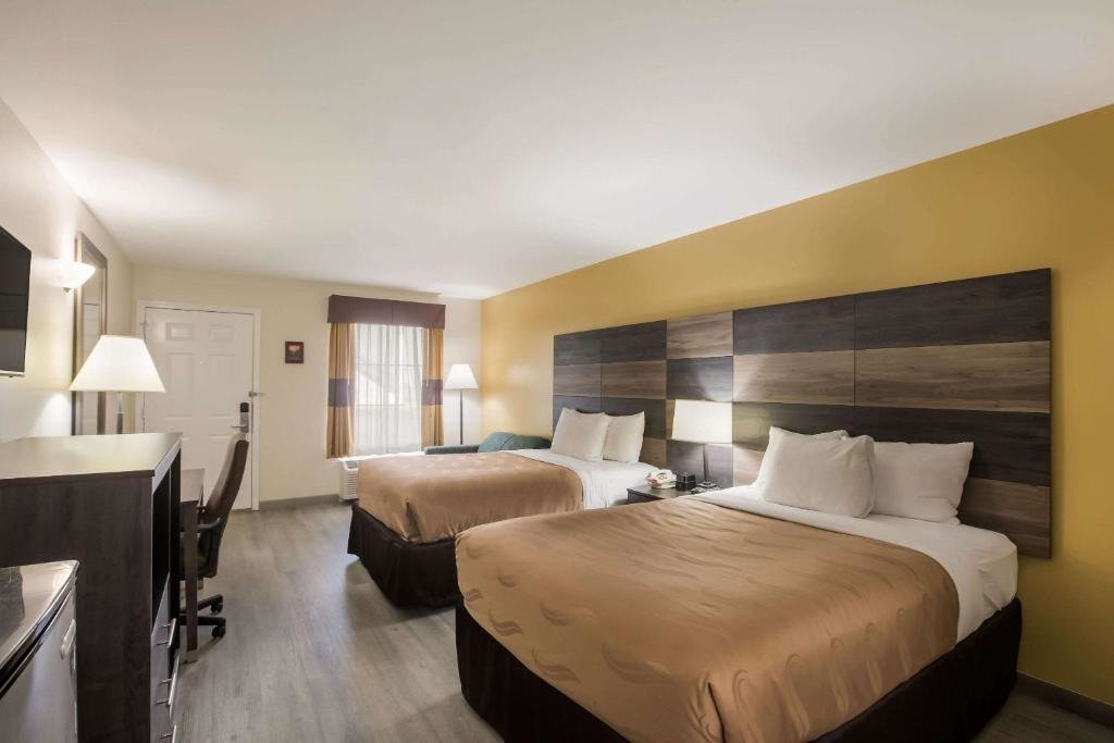 Люкс Standard Quality Inn & Suites near Lake Oconee