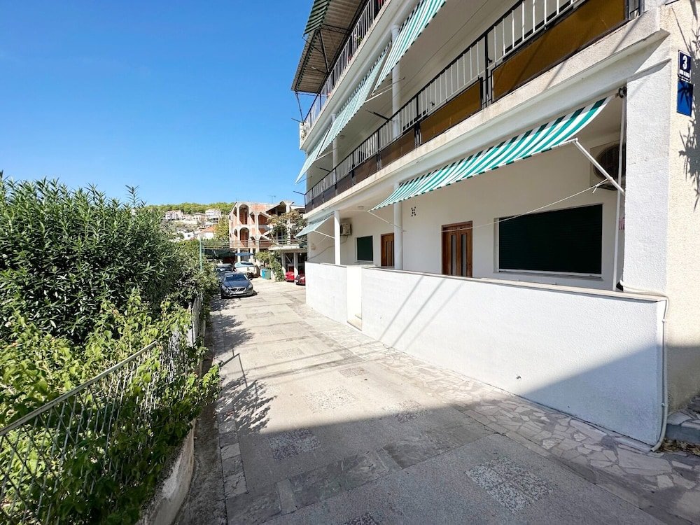 Apartment Kaza - 50m From the Beach With Parking - A2