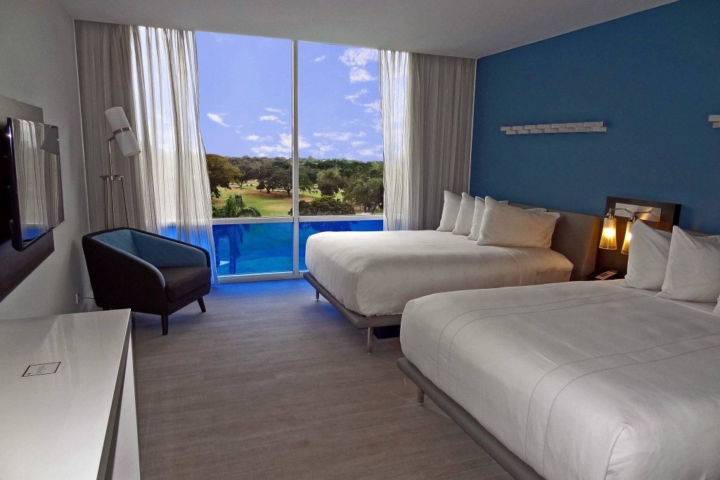 Doppel Suite 1 Schlafzimmer mit Blick auf den Golf Marriott Maracay Golf Resort