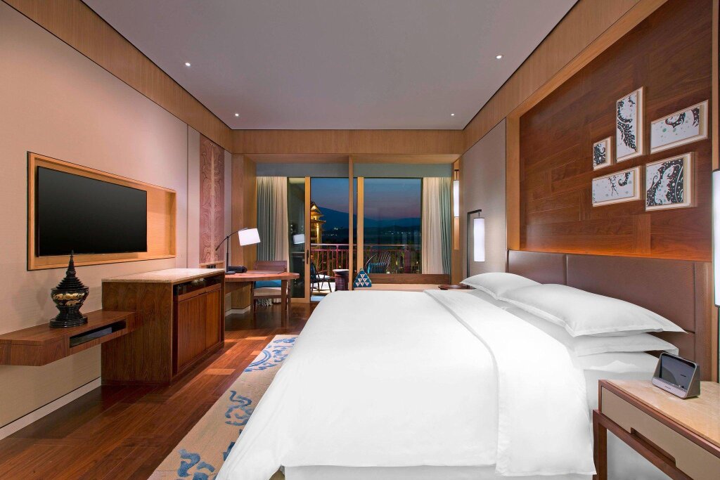 Deluxe Double room with balcony Sheraton Grand Xishuangbanna Hotel