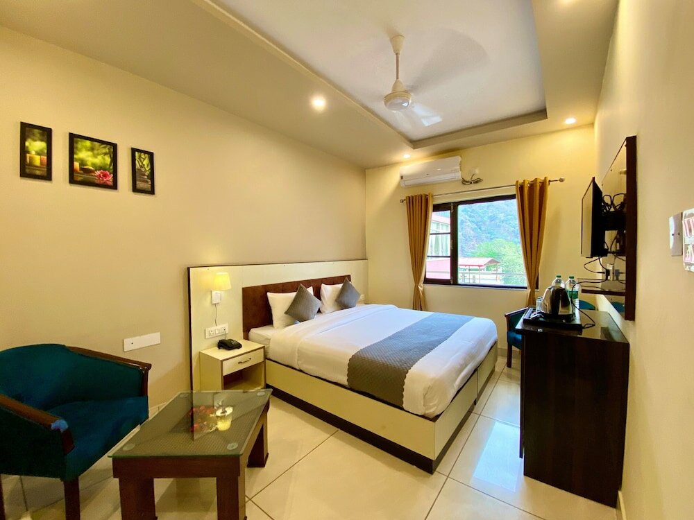 Premium Zimmer Tapovan New Residency