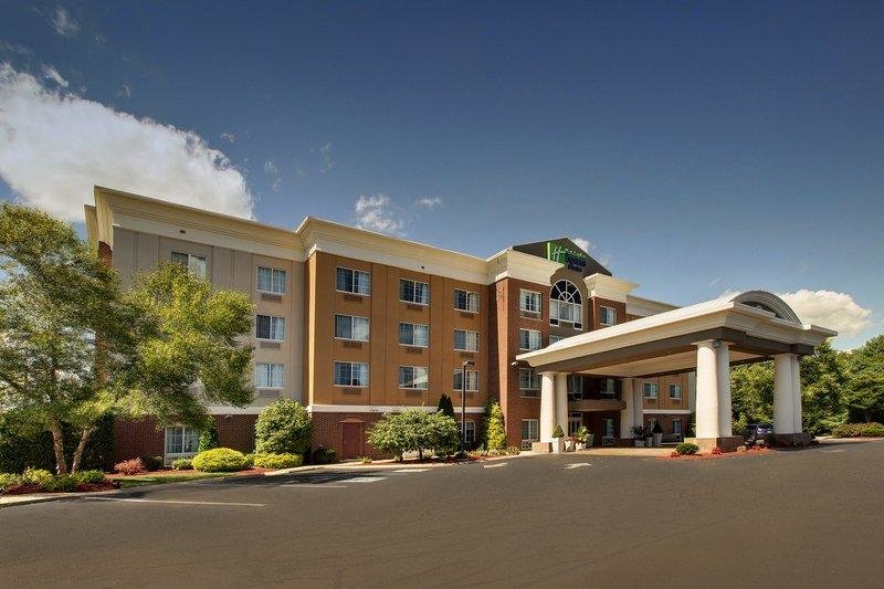 Двухместный люкс Holiday Inn Express Hotel & Suites Middleboro Raynham, an IHG Hotel