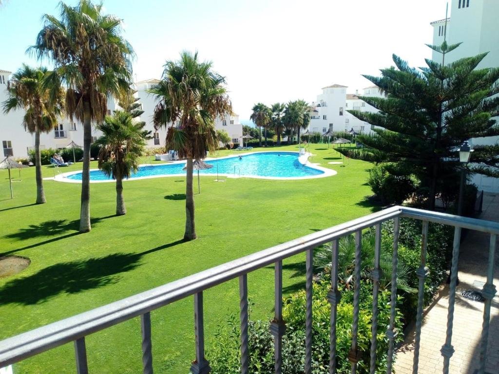 Апартаменты 3 bedroom apartment with pool & parking, close to sea and golf