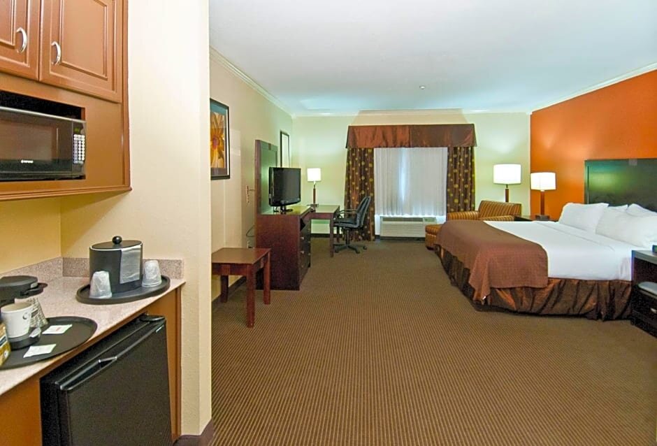 Номер Executive Holiday Inn Hotel & Suites Lake Charles South, an IHG Hotel