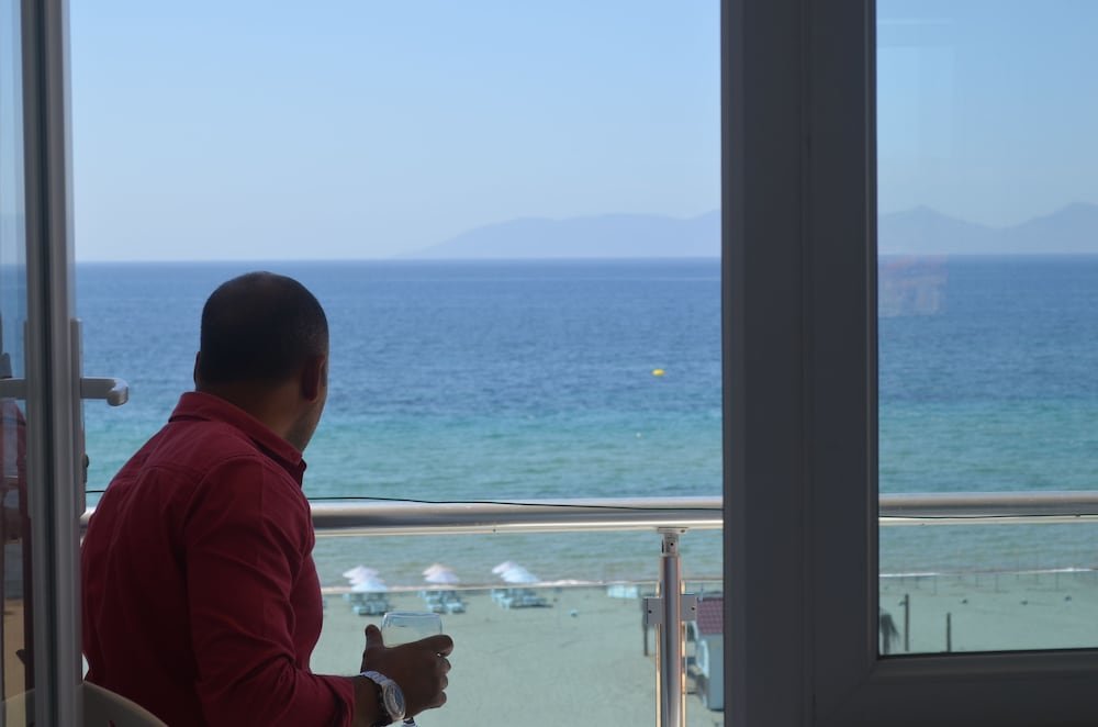 Трёхместный номер Standard с балконом и с видом на море Yasmin Hotel