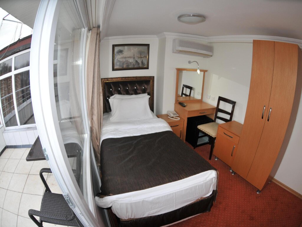 Single room with park view Palace Point Hotel